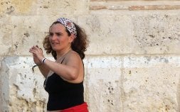 Mercedes Herrero, el pasado mes de junio, antes de ofrecer una función en la plaza de San Francisco. / MERCHE DE LA FUENTE/