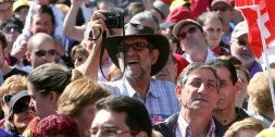 Miles de personas festejan el Día de la Comunidad en la campa de Villalar de los Comuneros./ RAMÓN GÓMEZ/
