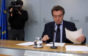 El consejero portavoz, ayer, en la rueda de prensa posterior al Consejo de Gobierno de la Junta :: RUBÉN CACHO-ICAL/