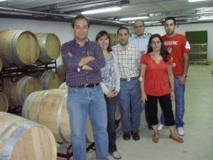 Luis Miguel Cárcel, detrás a la izquierda, junto a los otros investigadores. ::
FOTOS DE DICYT/