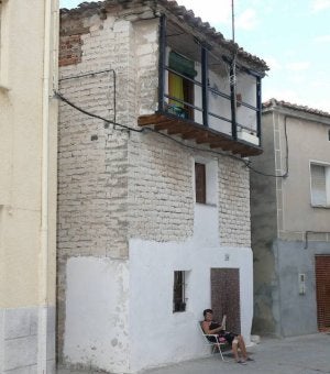Una tradicional vivienda cerrateña, de adobes blancos o lechares. ::
FOTOS DE GONZALO ALCALDE CRESPO/