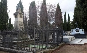 Busto de Natalio de Fuentes, empresario y exalcalde de Palencia, en el cementerio municipal de Nuestra Señora de los Ángeles./