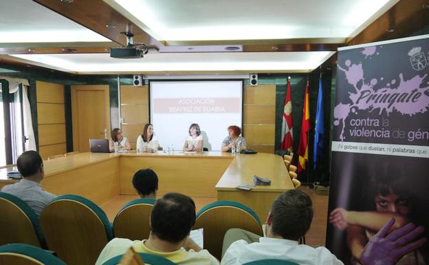 Mesa redonda que se abre