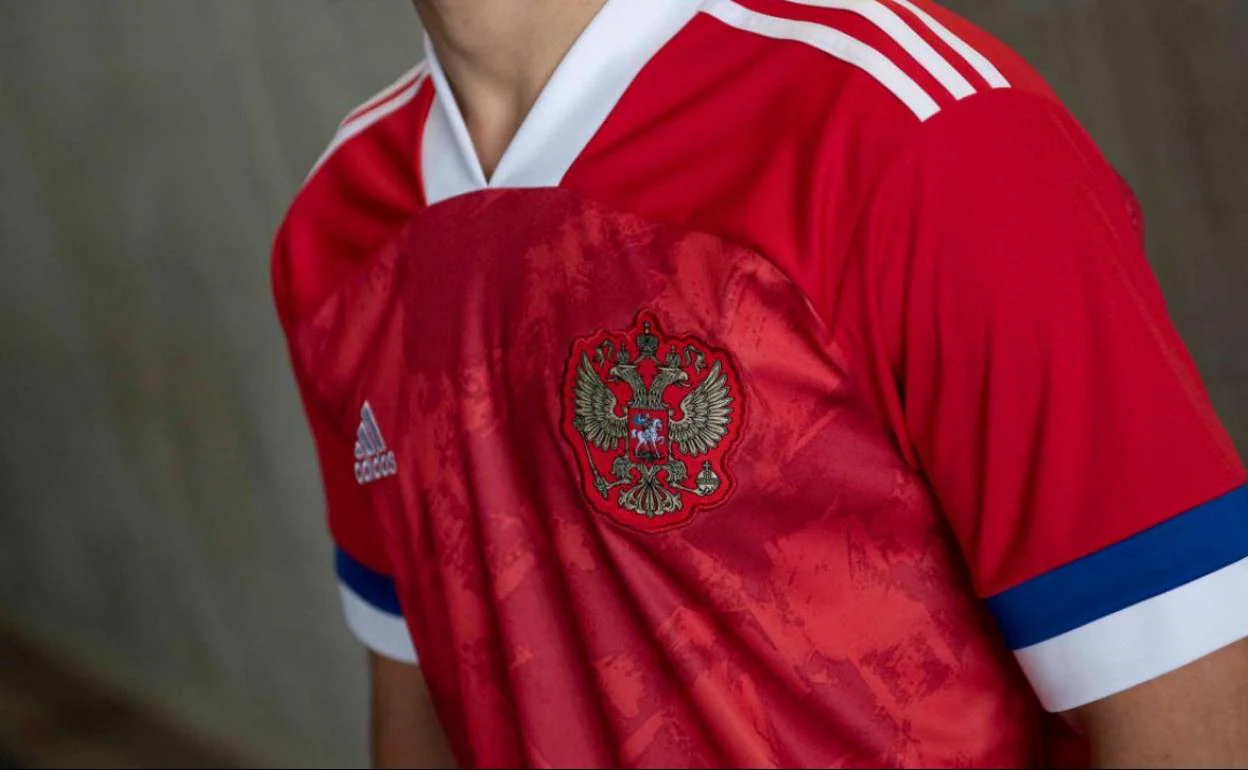 límite Alerta Gran engaño La Federación rusa de fútbol rechaza la camiseta nacional diseñada por  Adidas | El Norte de Castilla