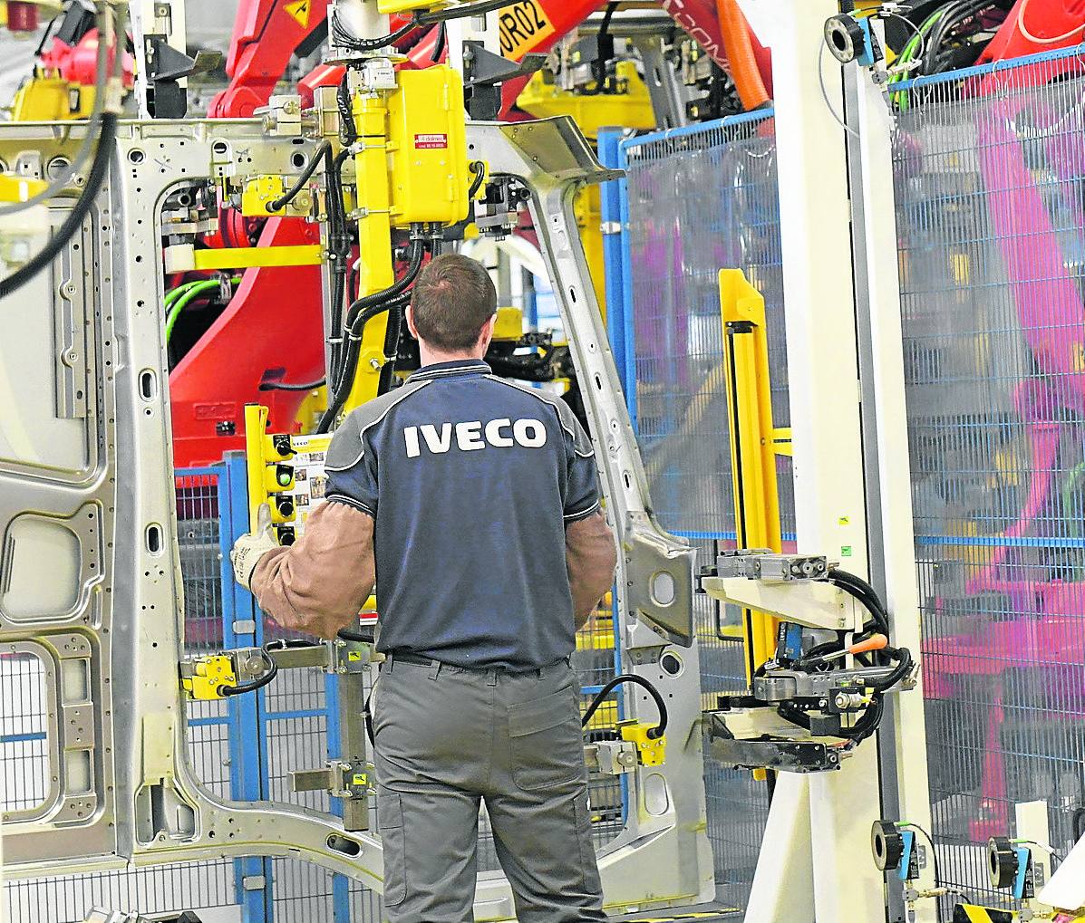 Iveco ya fabrica en Valladolid las puertas de la cabina del camión que  antes se producían en Italia | El Norte de Castilla