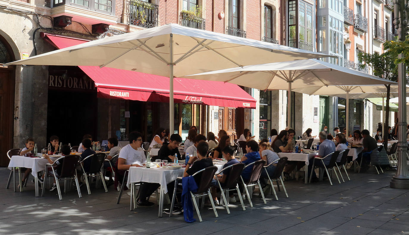 Fotos Las terrazas de Valladolid se llenan con las buenas temperaturas