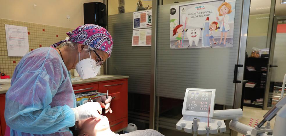 Los médicos aumentan el 3,5% y hay más mujeres en 10 de 13 profesiones sanitarias - Vimarsana News