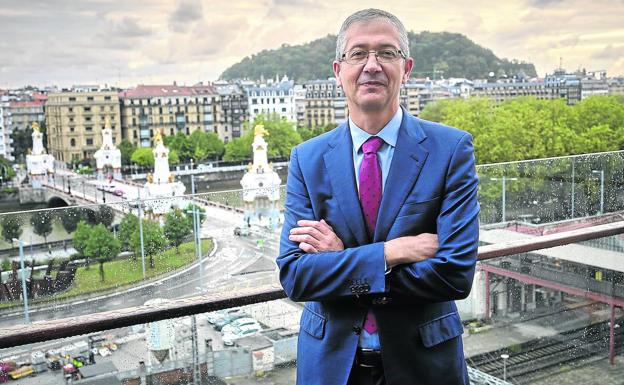 Hernández de Cos en su visita a San Sebastián./J. Usoz