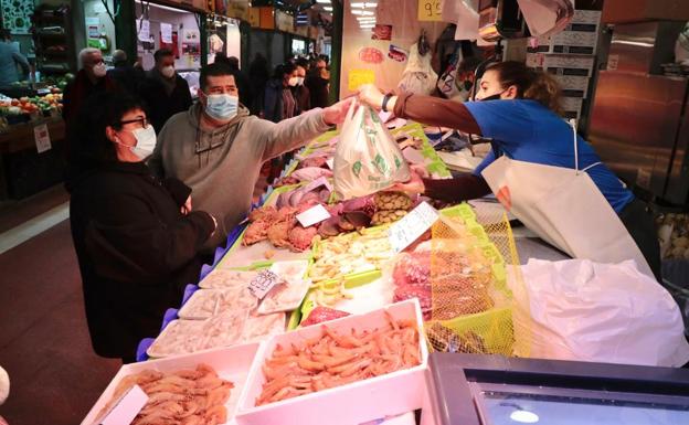 Valladolid vive una Nochebuena descafeinada y con pocas compras de última  hora | El Norte de Castilla