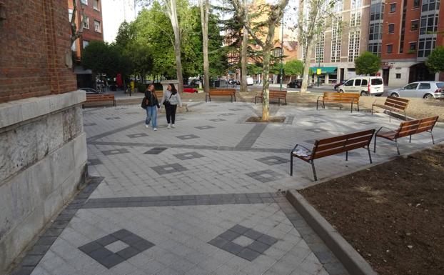 La renovada plaza de San Nicolás, en torno al colegio Isabel la Católica. /J. Sanz
