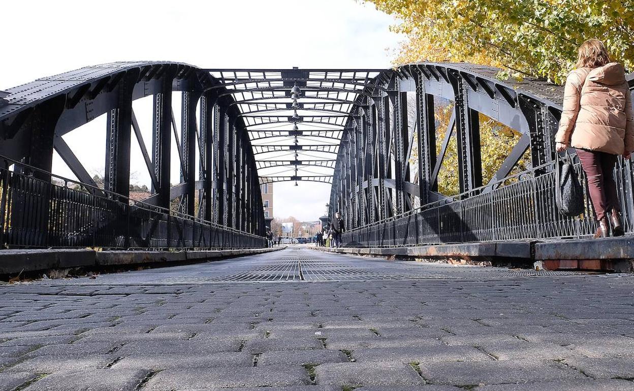 El achacoso Puente Colgante se liberará del paso de 7.000 vehículos diarios en | El Norte de Castilla